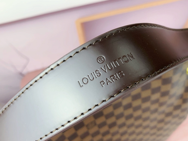 ルイヴィトンバッグ着用イメージ